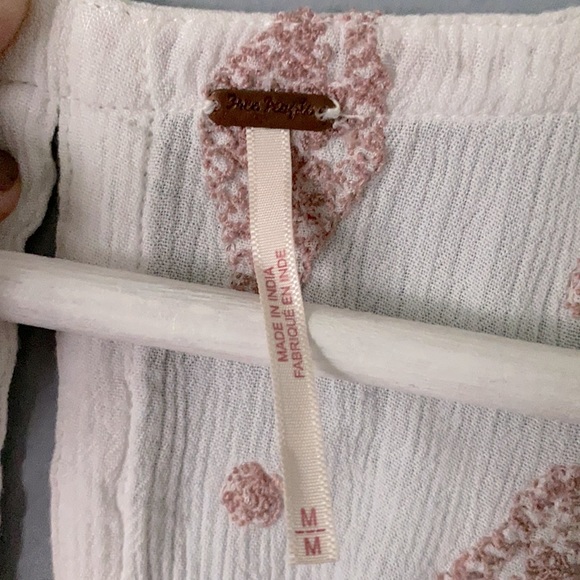 FREE PEOPLE size medium white embroidered tank top blouse with v neck line - Picture 8 of 8